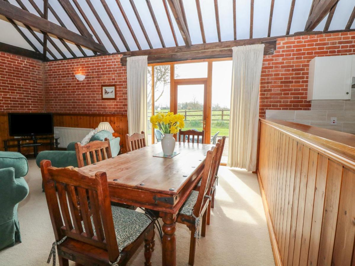 Pear Tree Wood Norton Exterior foto