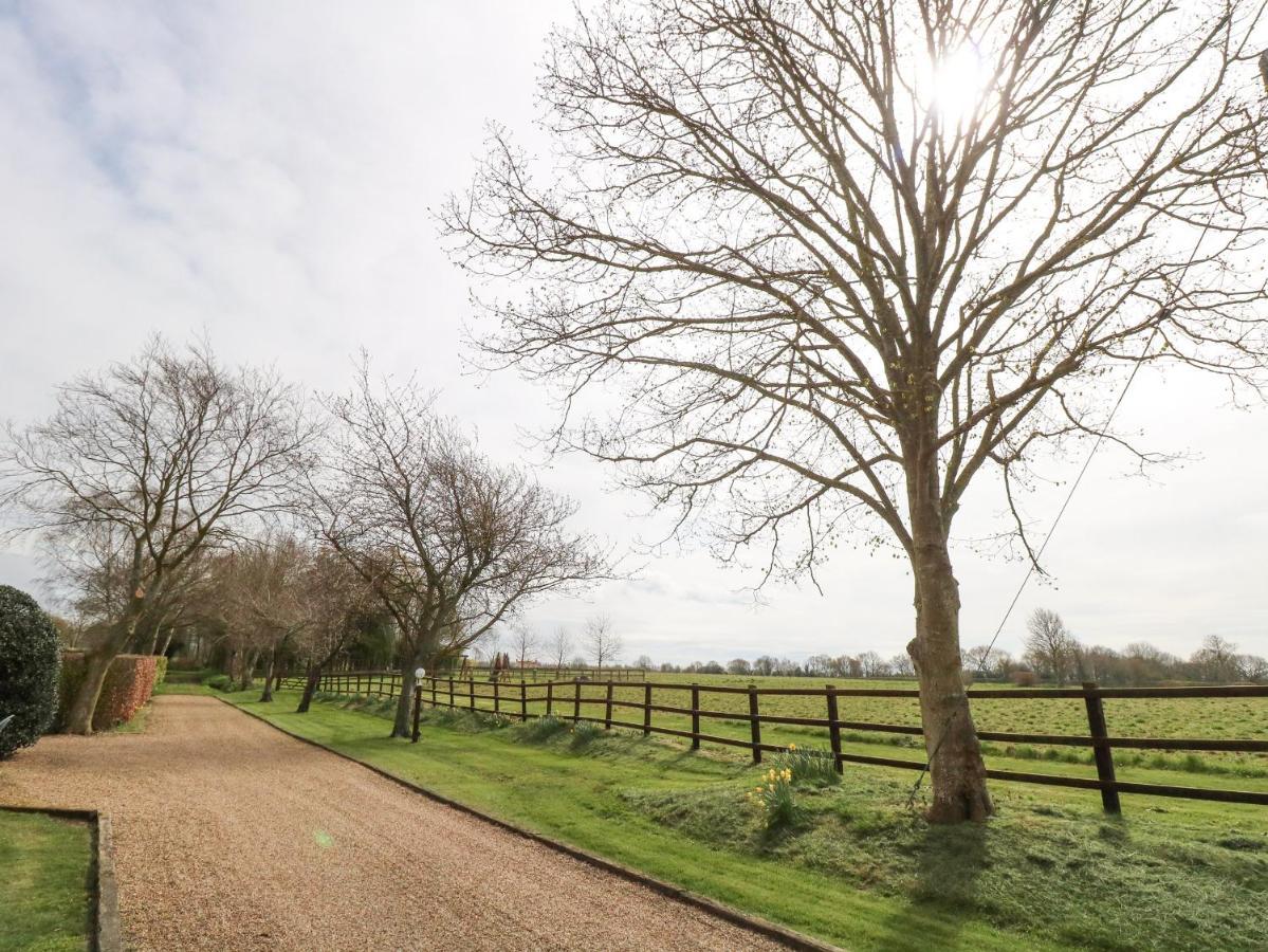 Pear Tree Wood Norton Exterior foto